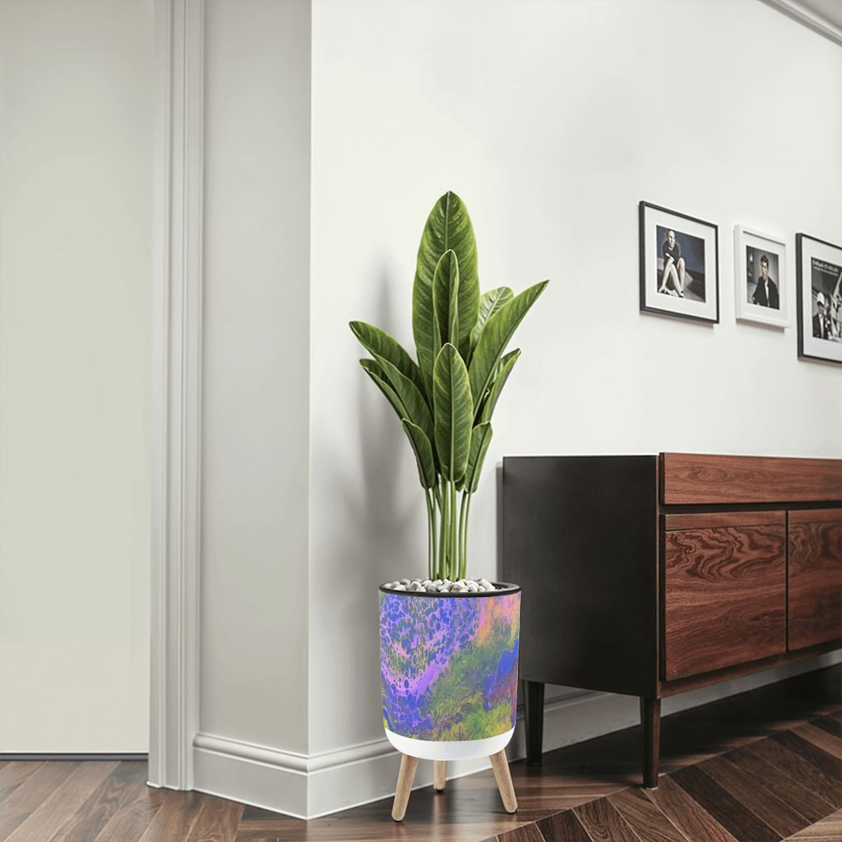 Statement Planter with Legs Rendezvous