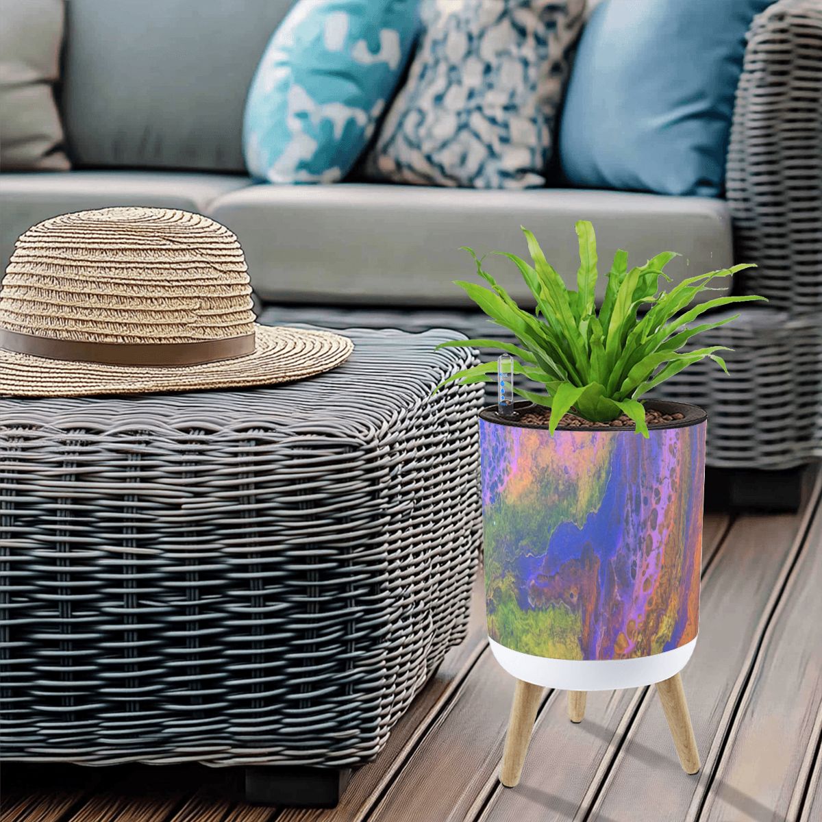 Statement Planter with Legs Rendezvous